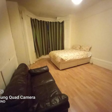 Elmdene Road - Large Room London Eksteriør billede