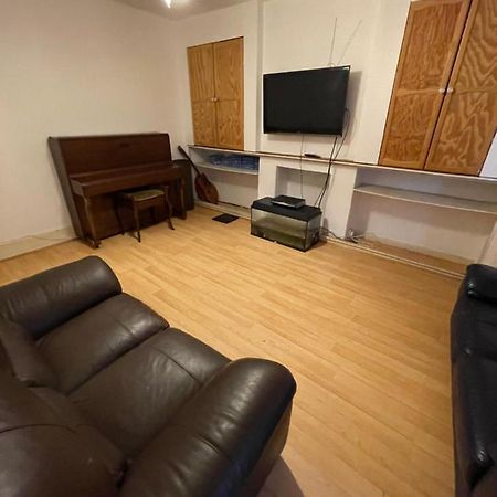 Elmdene Road - Large Room London Eksteriør billede