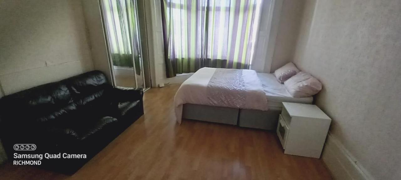 Elmdene Road - Large Room London Eksteriør billede