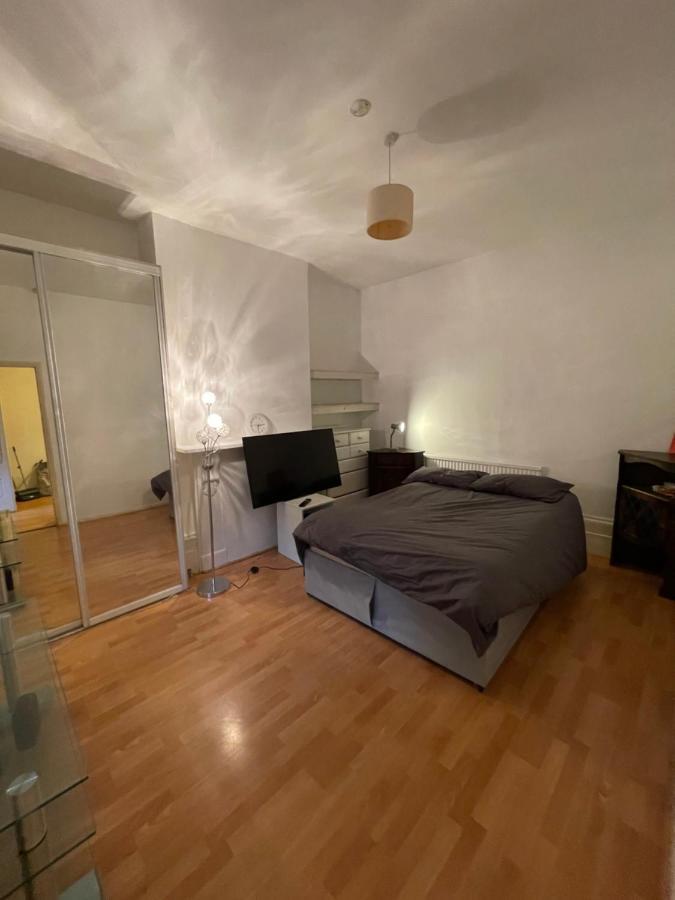 Elmdene Road - Large Room London Eksteriør billede